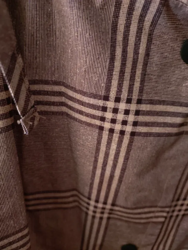 Chubasquero de cuadros beige y marrón