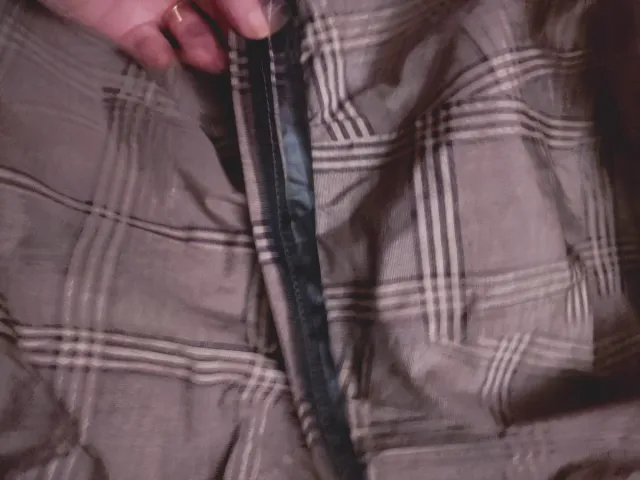 Chubasquero de cuadros beige y marrón