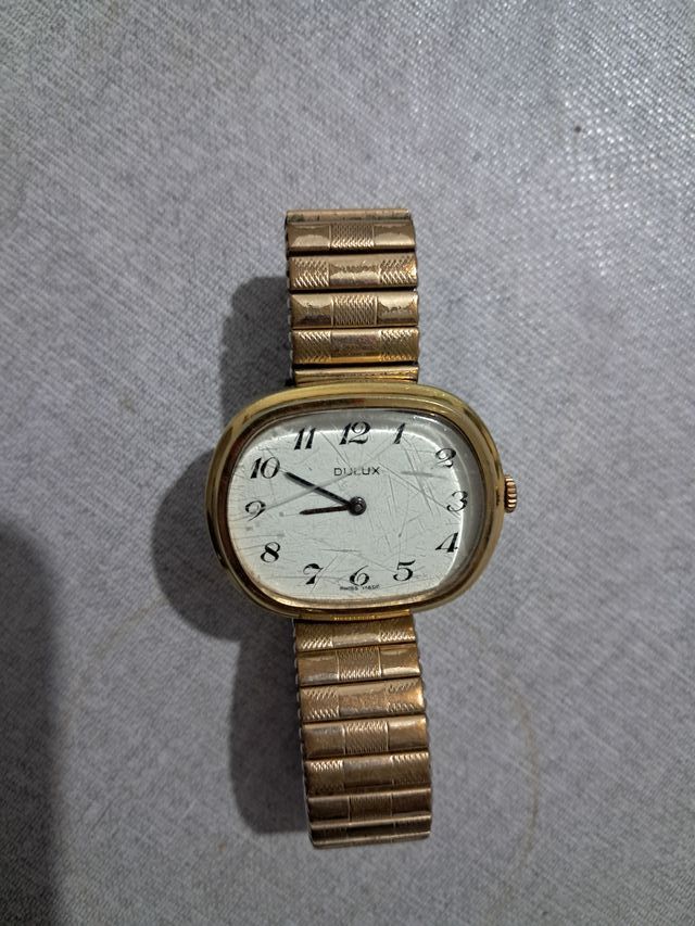 Reloj Dulux Dorado y Blanco