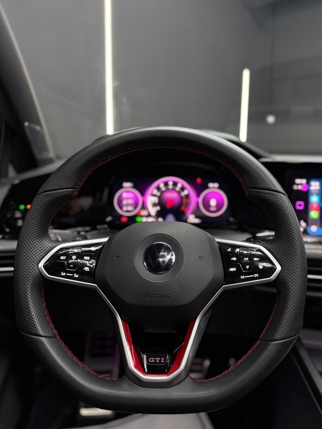 Volkswagen Golf GTI CLUBSPORT 300