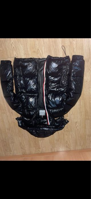 Chaqueta Moncler Negra Brillante nueva sin usar 