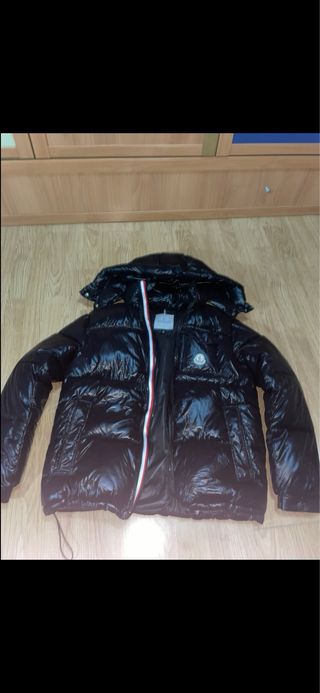 Chaqueta Moncler Negra Brillante nueva sin usar 