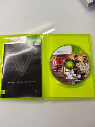 Xbox 360 Negra con Juegos y Mandos