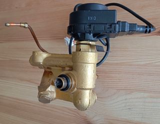 VALVULA TRES VIAS CALDERA JUNKERS ZW23 EUROLINE
