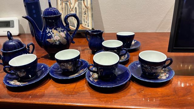 Juego de té azul y dorado