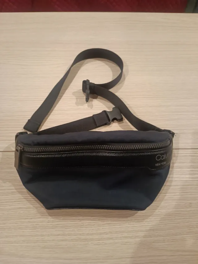 Riñonera Calvin Klein Azul y Negra