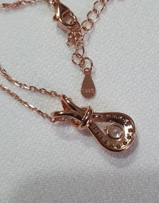 Colgante ORO ROSA Y SWAROVSKIS 