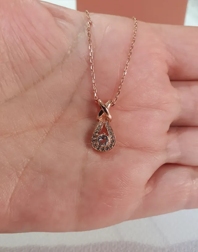 Colgante ORO ROSA Y SWAROVSKIS