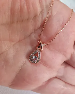 Colgante ORO ROSA Y SWAROVSKIS 