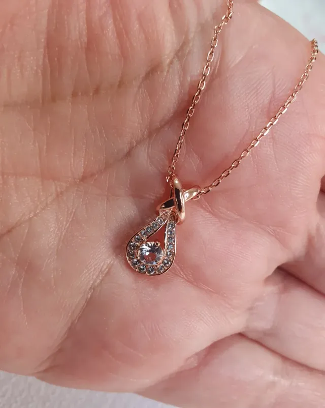 Colgante ORO ROSA Y SWAROVSKIS