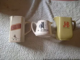 Jarras de Whisky Johnnie Walker y J&B