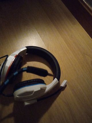 Cascos Gamer Blackfire Blancos y Azules/Rojos