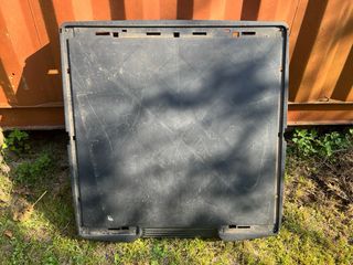 Base Plástico para Caseta Perro Negra