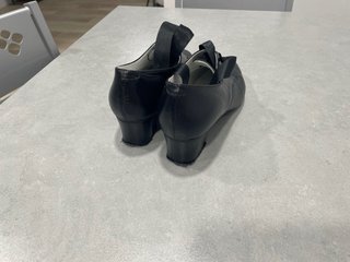 Zapatos de baile regional negros