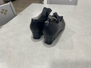 Zapatos de baile regional negros
