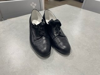 Zapatos de baile regional negros