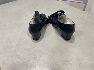 Zapatos de baile regional negros