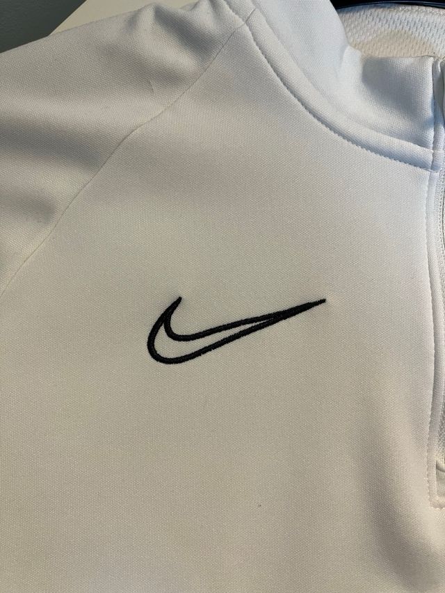 Sudadera Nike blanca deportiva talla 13/14 años