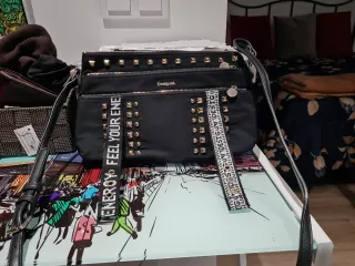 Bolso Desigual Negro con Tachuelas Doradas