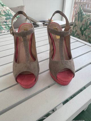 Tacones Peep-toe Ante Rosa y Camel