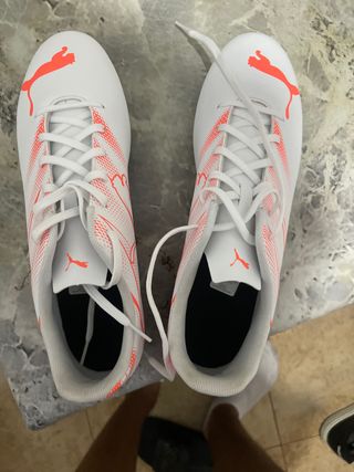 Zapatillas Fútbol Puma Blancas y Naranja
