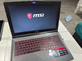 Portátil MSI Gris y Rojo