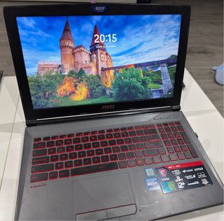 Portátil MSI Gris y Rojo