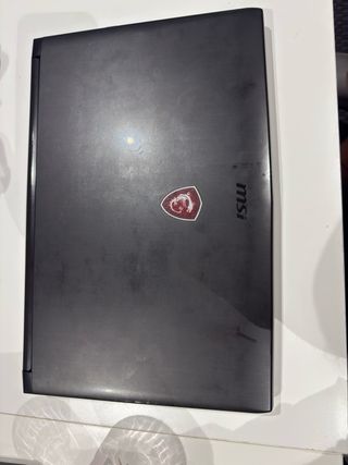 Portátil MSI Gris y Rojo