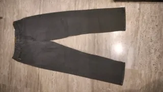 Pantalón gris ARMANI Talla 33 de Armani.