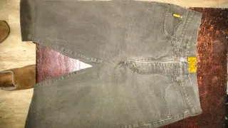 Pantalón gris ARMANI Talla 33 de Armani.