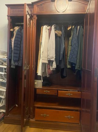 Armario antiguo madera con espejos