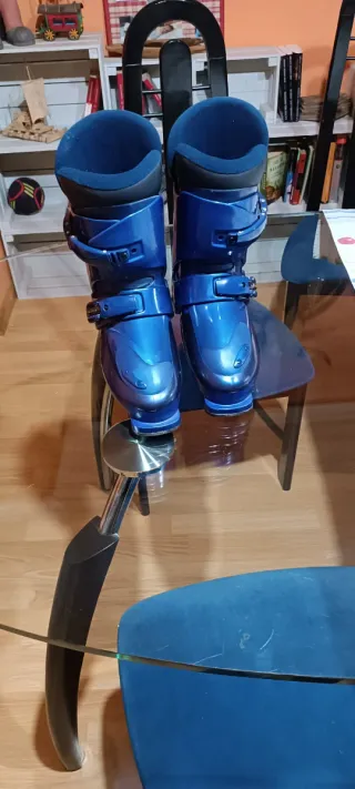 Botas de esquí azules marca Rossignol talla 42