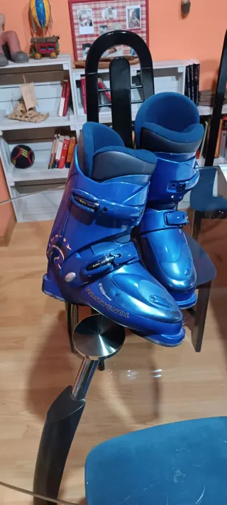 Botas de esquí azules marca Rossignol talla 42