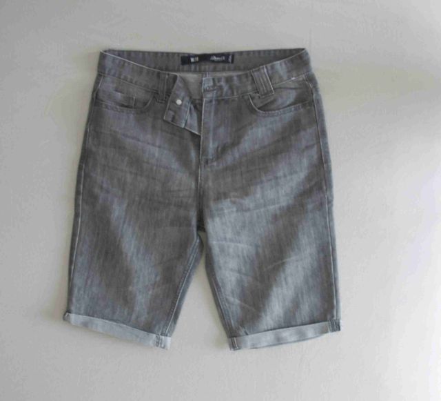 Pantalón corto vaquero gris