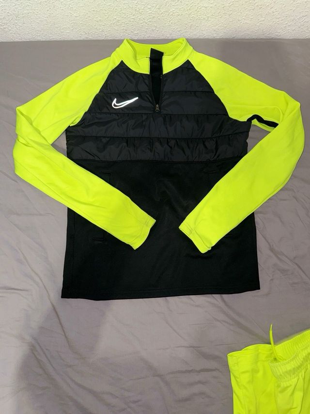 Conjunto Deportivo Nike Negro y Amarillo