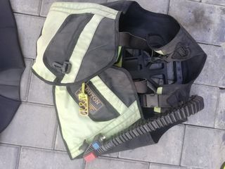 Traje neopreno y chaleco buceo
