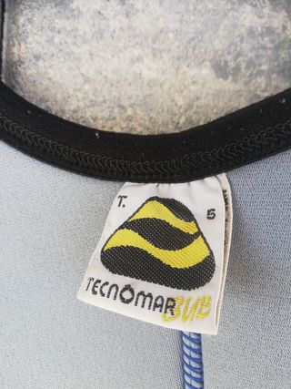 Traje neopreno y chaleco buceo