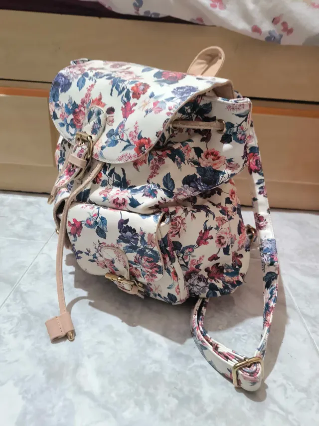 Mochila floral blanca