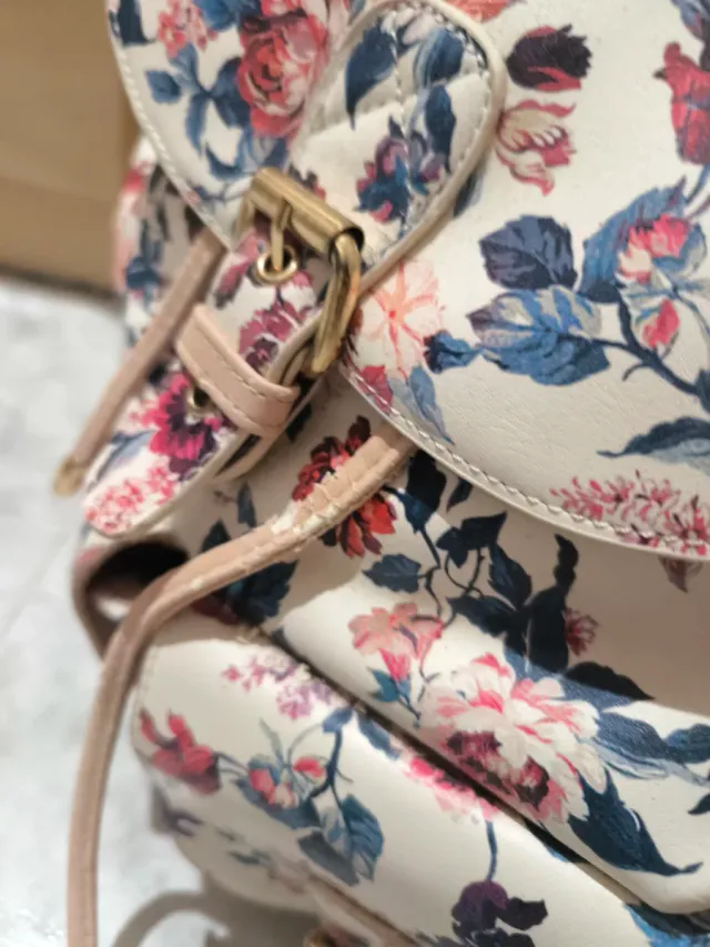 Mochila floral blanca
