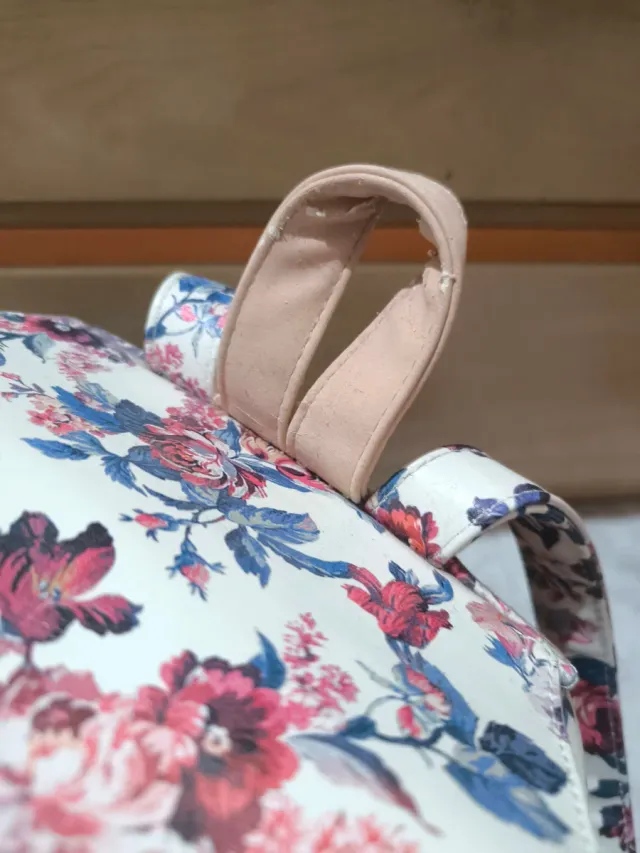 Mochila floral blanca