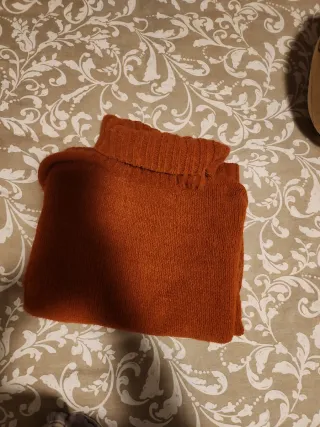 Jersey Primark naranja cuello alto gordito