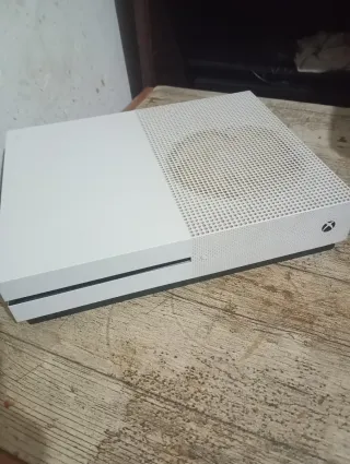 PS4 Slim 1 TB Negra con todo + Xbox one S con todo