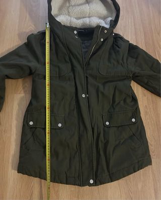 Cazadora verde con capucha forrada
