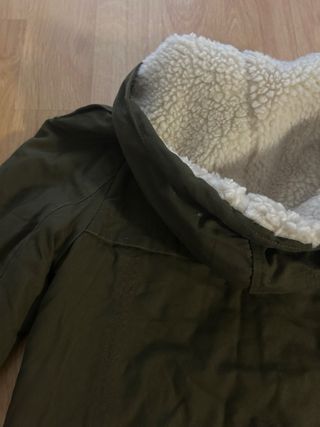 Cazadora verde con capucha forrada
