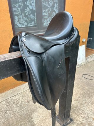 Montura de doma negra