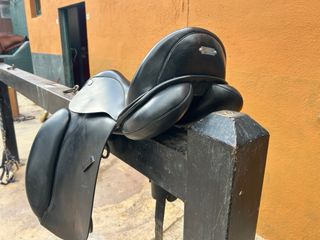 Montura de doma negra
