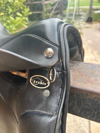Montura de doma negra