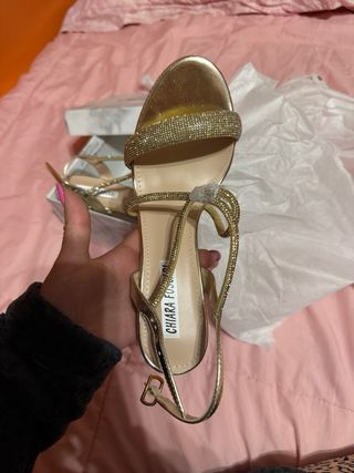 Sandali oro con tacco e brillantini