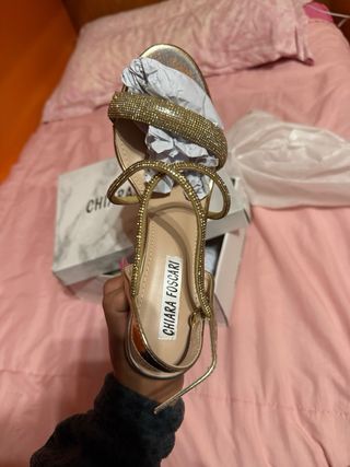 Sandali oro con tacco e brillantini