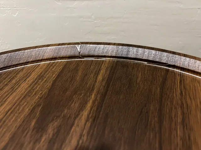 Mesa auxiliar marrón  redonda madera y metal